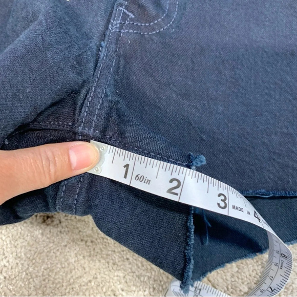 Levi’s 501 Women’s Shorts Denim Jeans Button Fly Mid Rise in Dark Navy Size 27 - Picture 13 of 14